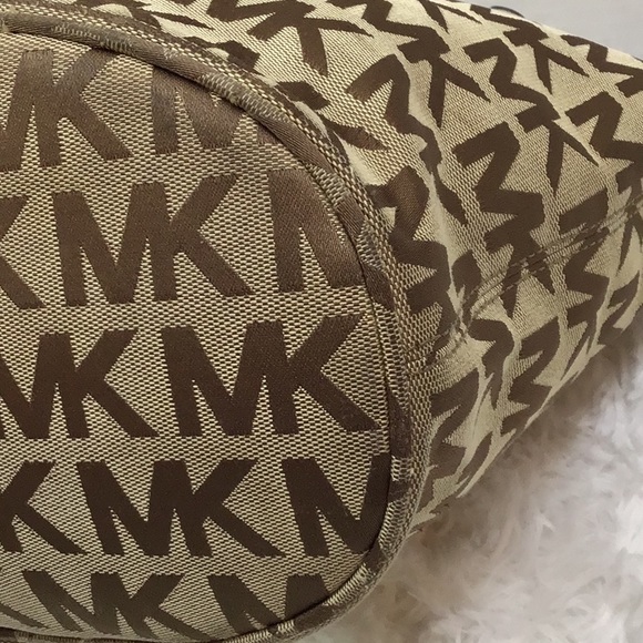 Michael Kors khaki signature shoulder tote - Picture 8 of 13